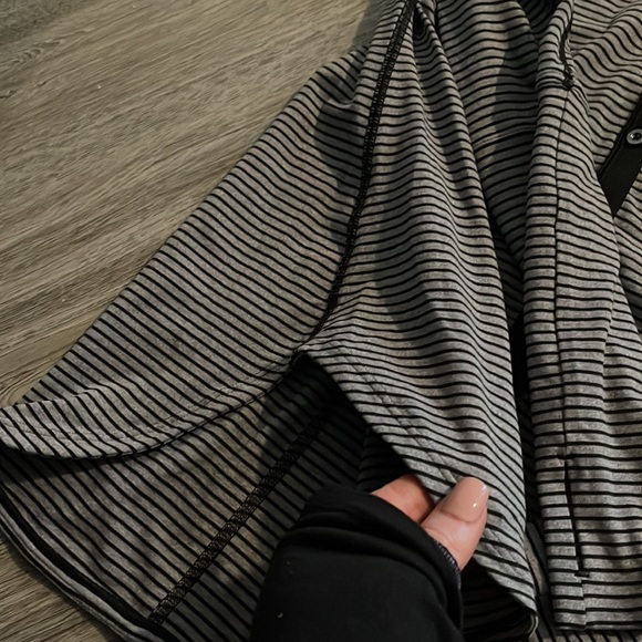 Awesoma Henley - Picture 9 of 11